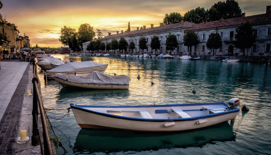 panorama al tramonto di Peschiera del Garda